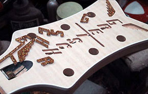 Gretschインレイはめ込み途中