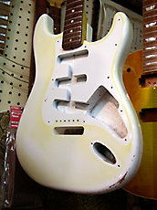 FenderUSA ST WH 塗装色焼けハゲ・キズ仕上げ
